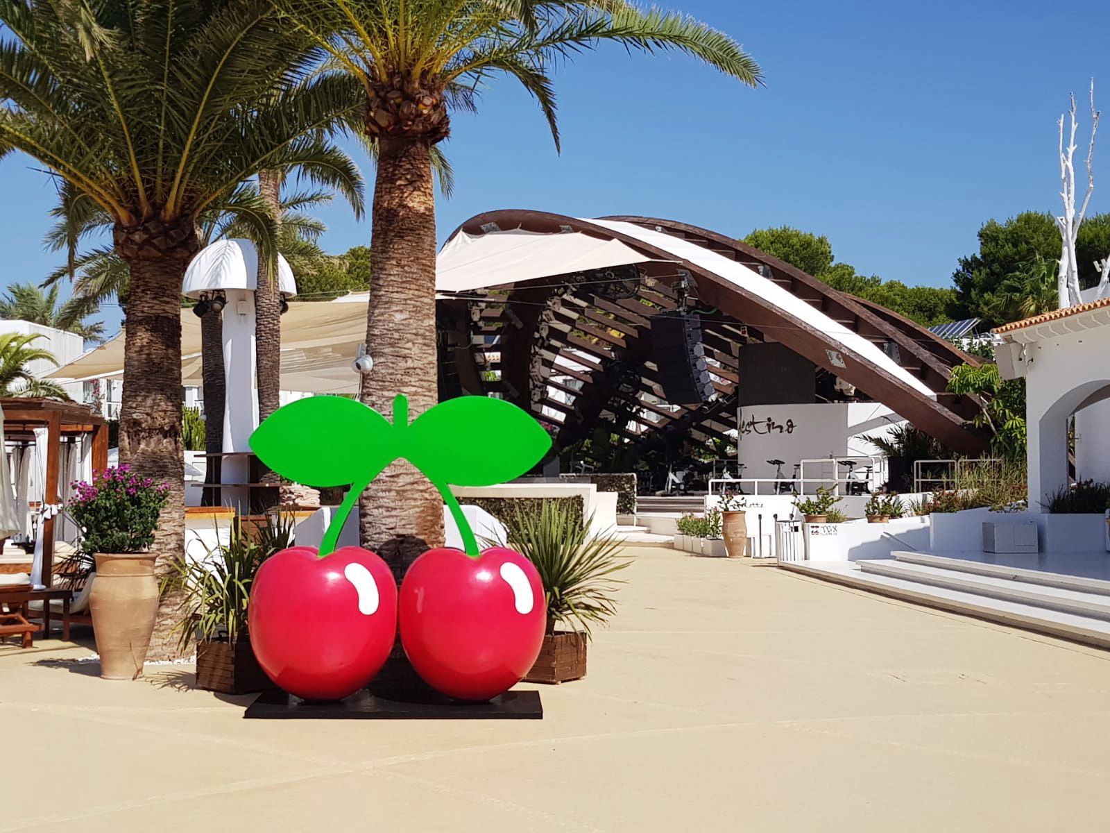 Ventiladores Airpivot de Magnovent en Destino Pacha Ibiza 2