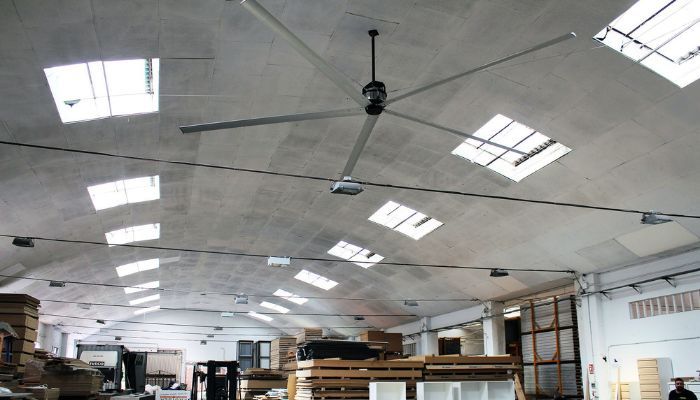 How to maintain the storage temperature of perishable foods for a longer period of time?