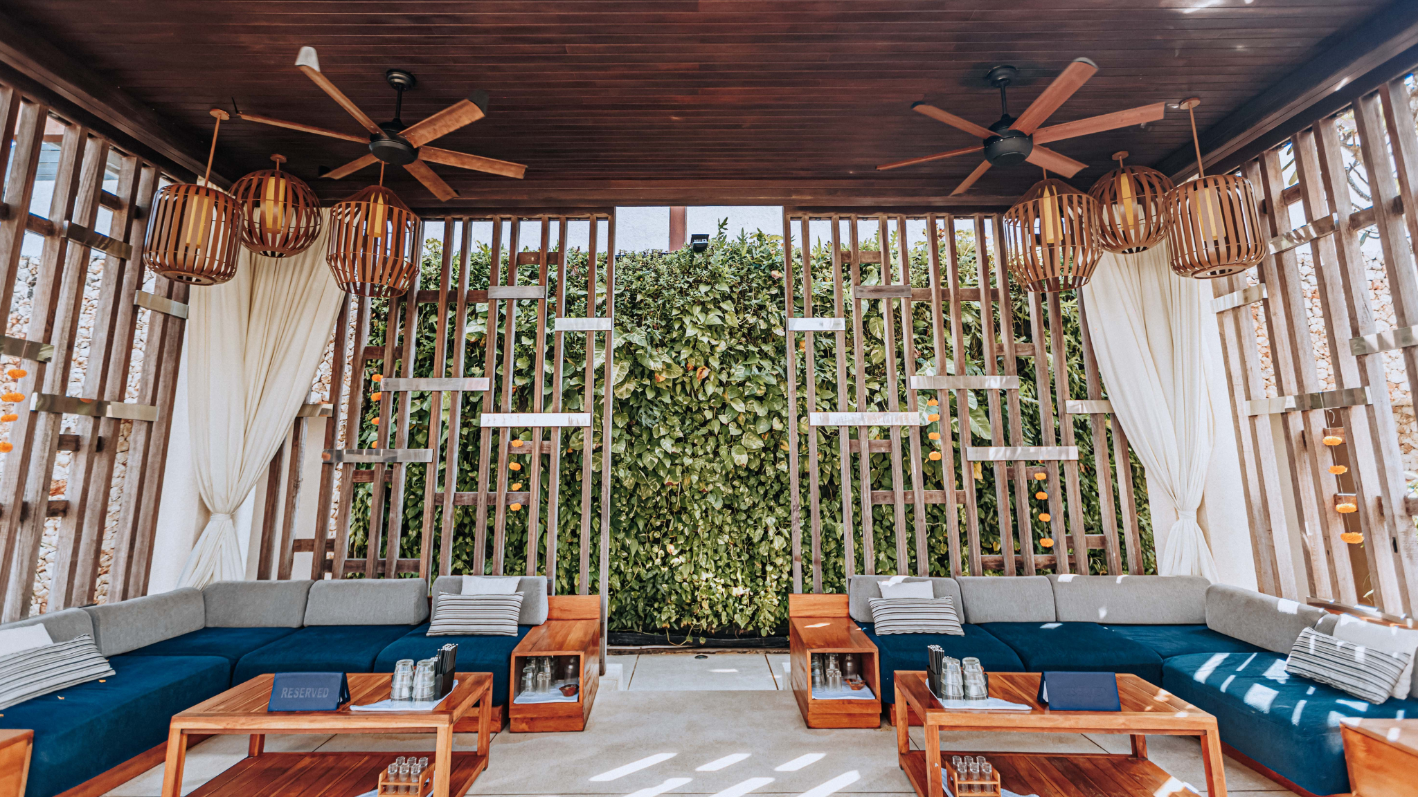 uxury-outdoor-lounge-thermal-comfort-atmosphere-hospitality